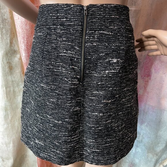 📌Loft Easy to Combine Mini Skirt Black and White with some Silver Sparkle - Picture 10 of 13